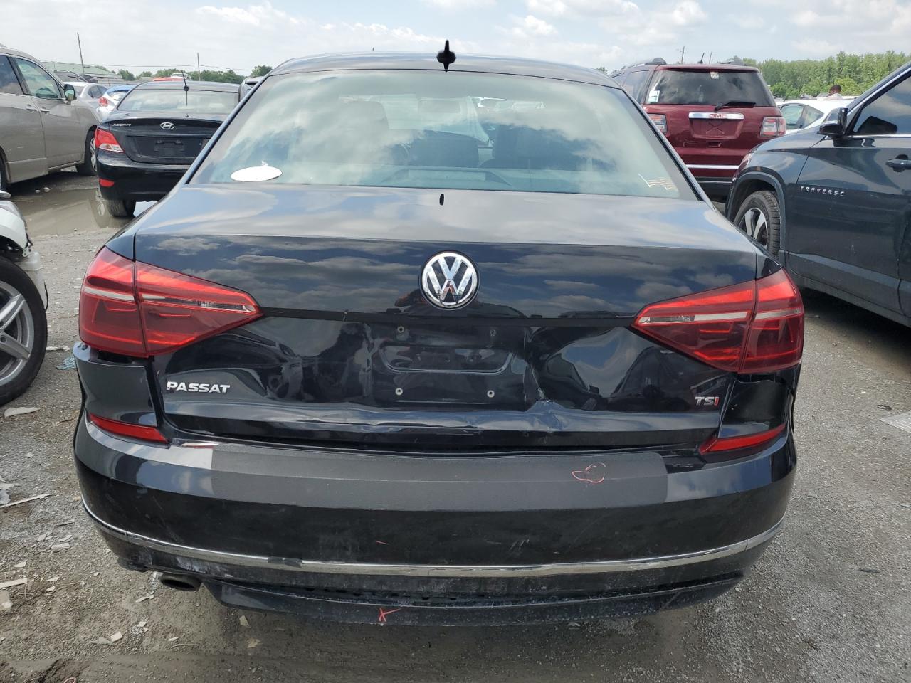 1VWAA7A36JC025372 2018 Volkswagen Passat S