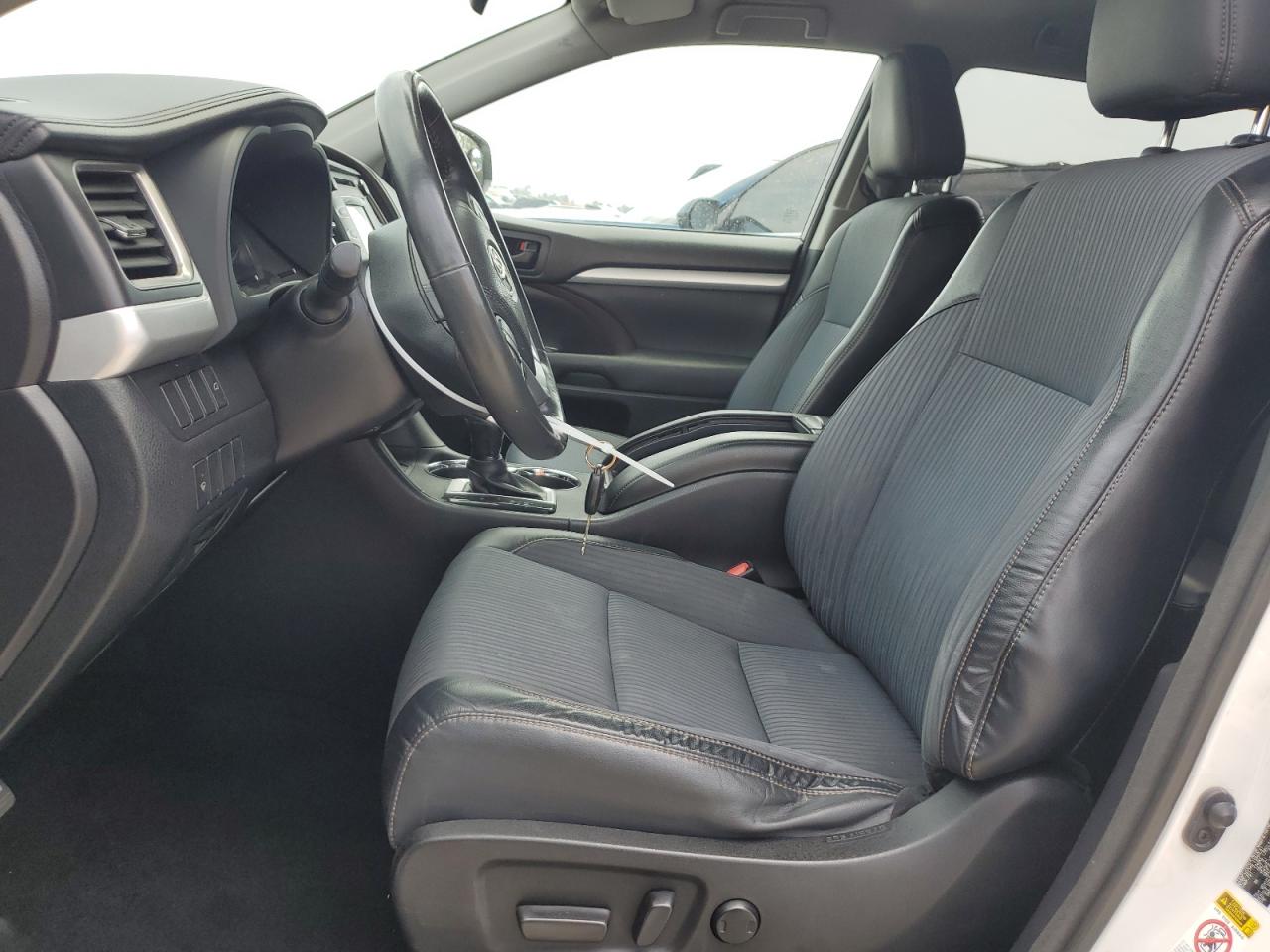 5TDZKRFH2FS078143 2015 Toyota Highlander Le