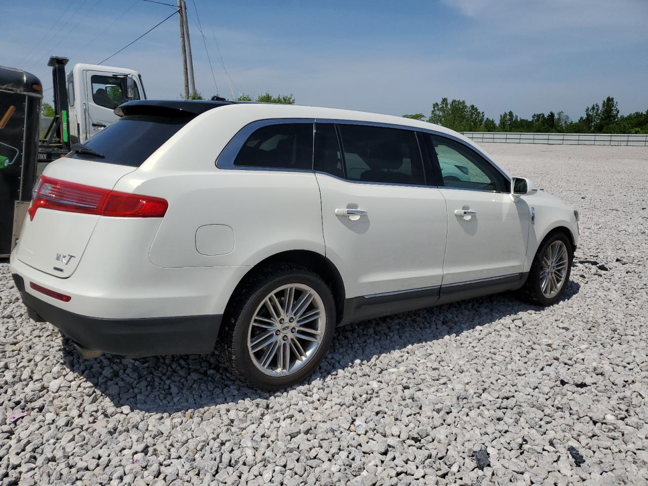 2LMHJ5AT2DBL51325 2013 Lincoln Mkt