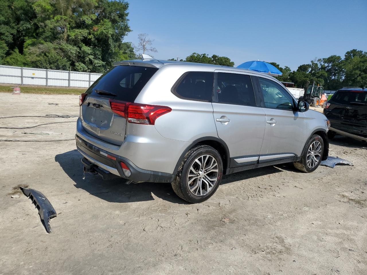 JA4AD2A39JJ002090 2018 Mitsubishi Outlander Es