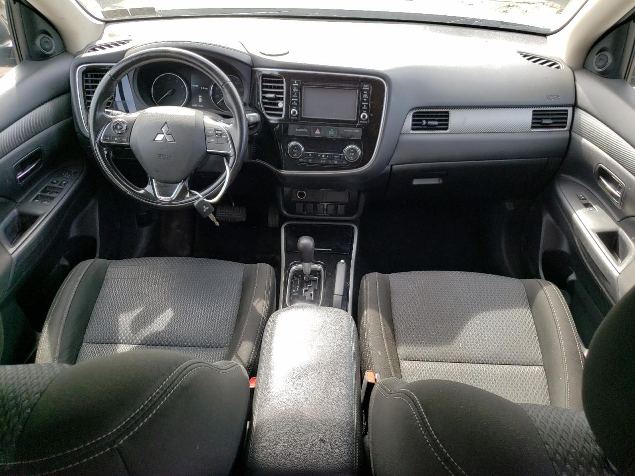 JA4AZ2A31HZ000640 2017 Mitsubishi Outlander Es