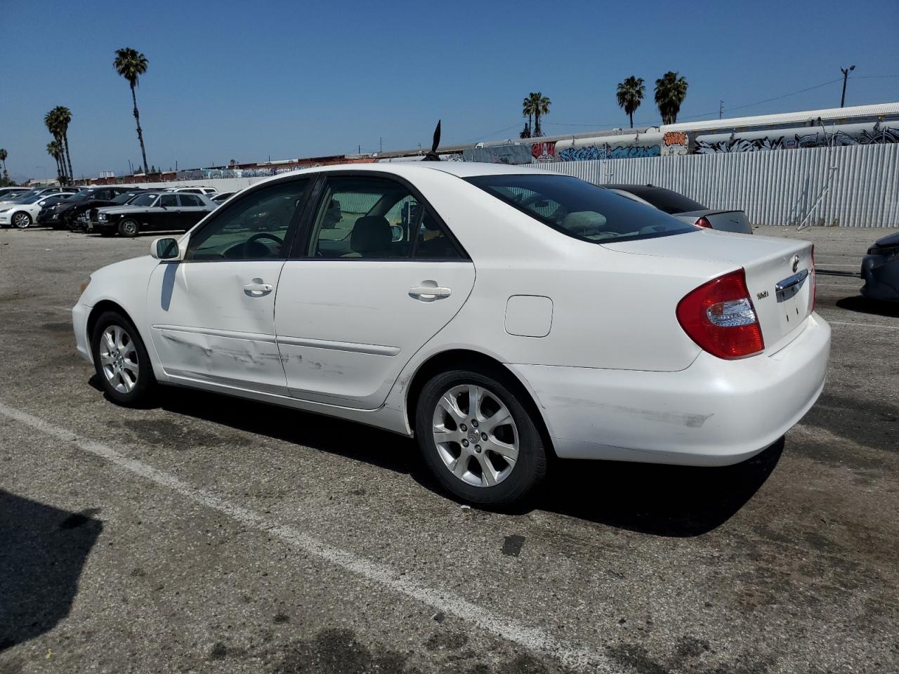 JTDBE32K240252977 2004 Toyota Camry Le