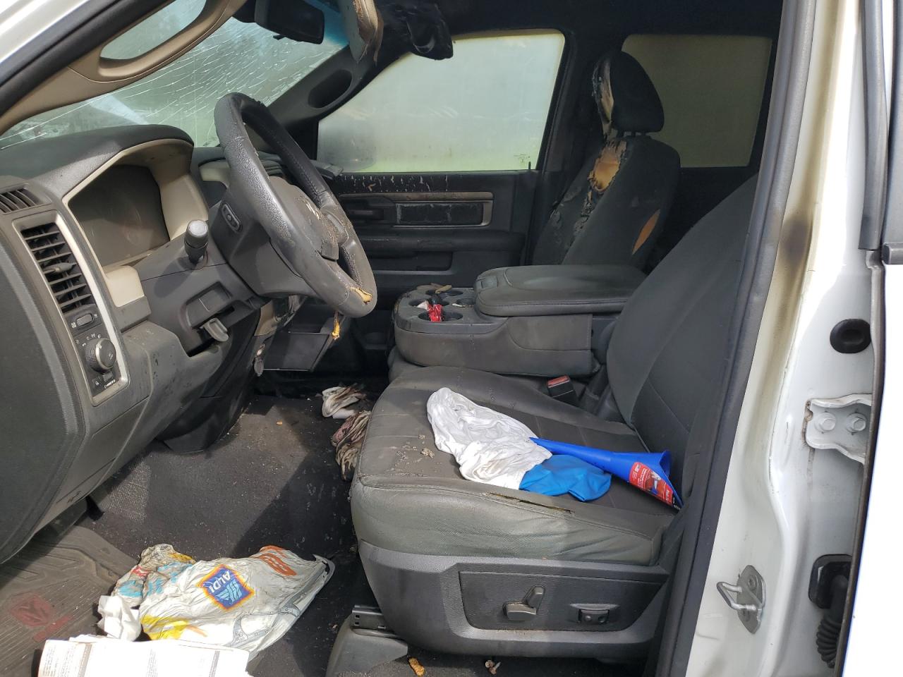 1C6RR7GT1FS594009 2015 Ram 1500 Slt