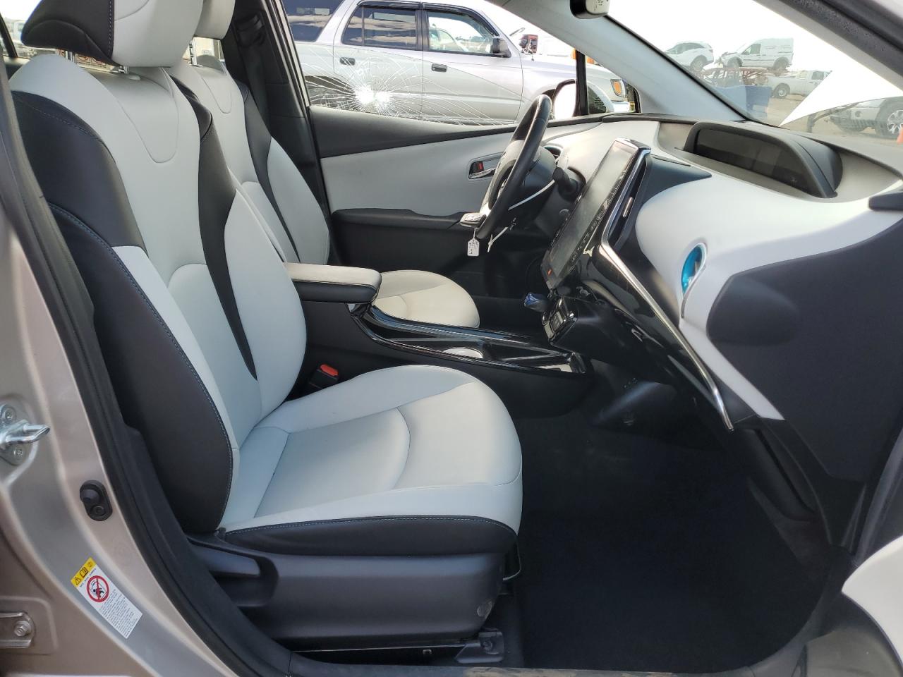 JTDKARFP8H3011529 2017 Toyota Prius Prime