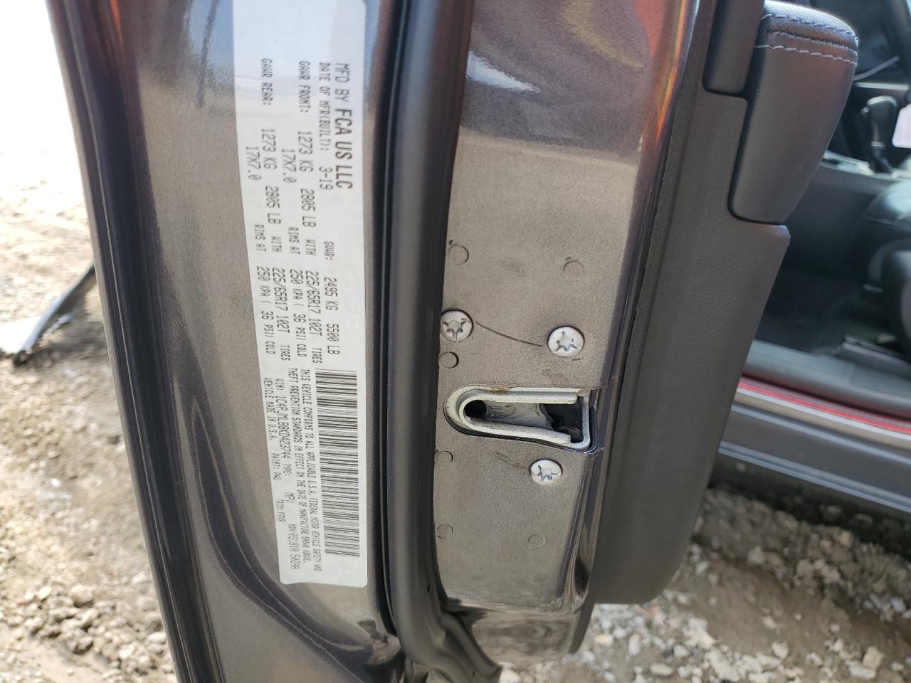 1C4PJMLB8KD423744 2019 Jeep Cherokee Latitude Plus