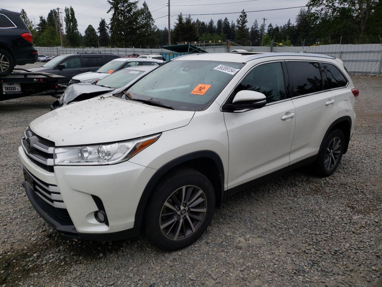 5TDJZRFH3KS583899 2019 Toyota Highlander Se