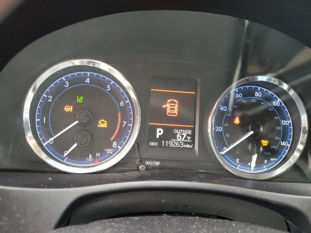 VIN: 5YFBURHE0KP890672 2019 TOYOTA COROLLA