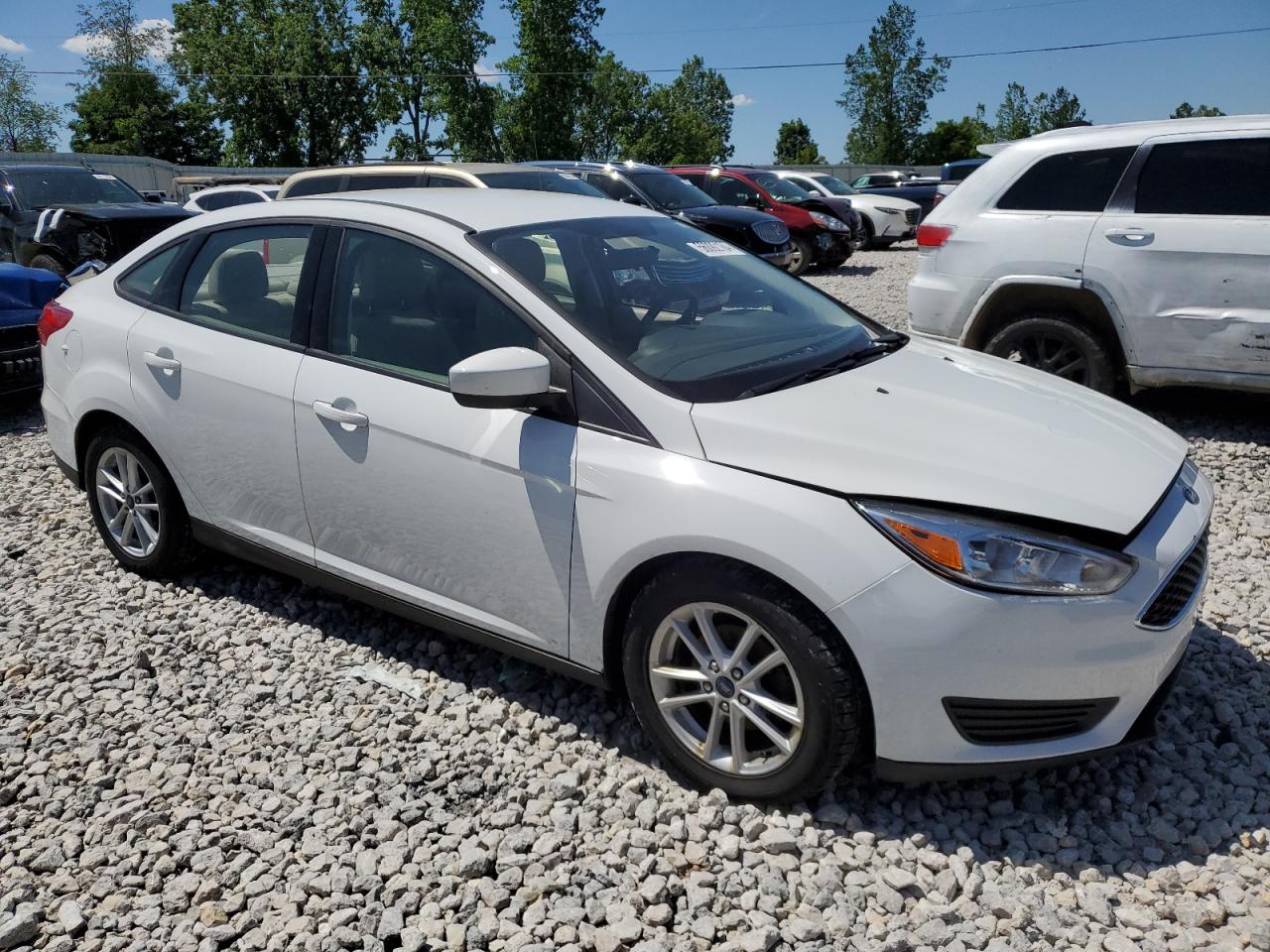 1FADP3F2XJL262363 2018 Ford Focus Se