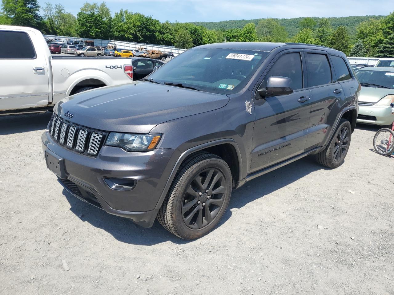 1C4RJFAGXJC121332 2018 Jeep Grand Cherokee Laredo