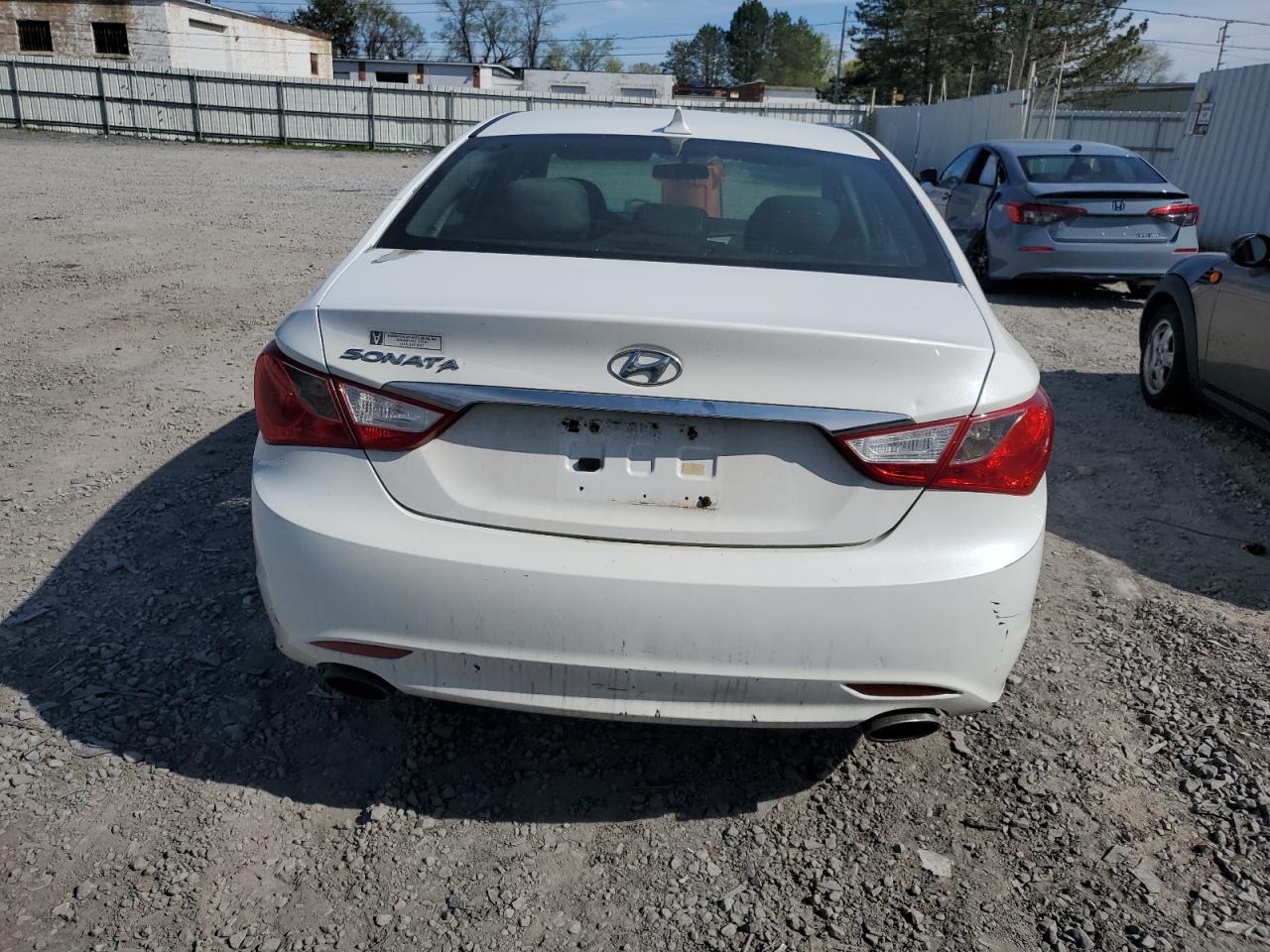 5NPEC4AC2BH251279 2011 Hyundai Sonata Se