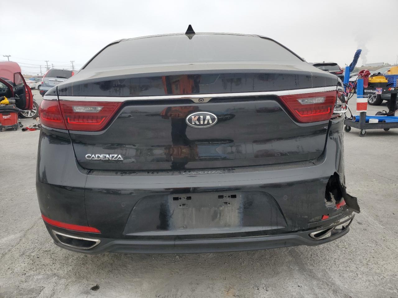 2017 Kia Cadenza Premium vin: KNALC4J10H5058155