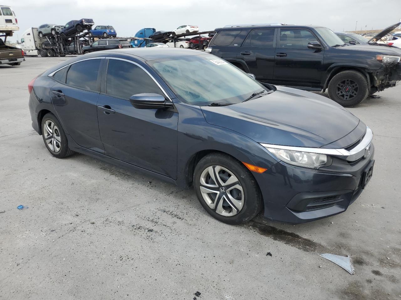 2HGFC2F5XJH533262 2018 Honda Civic Lx