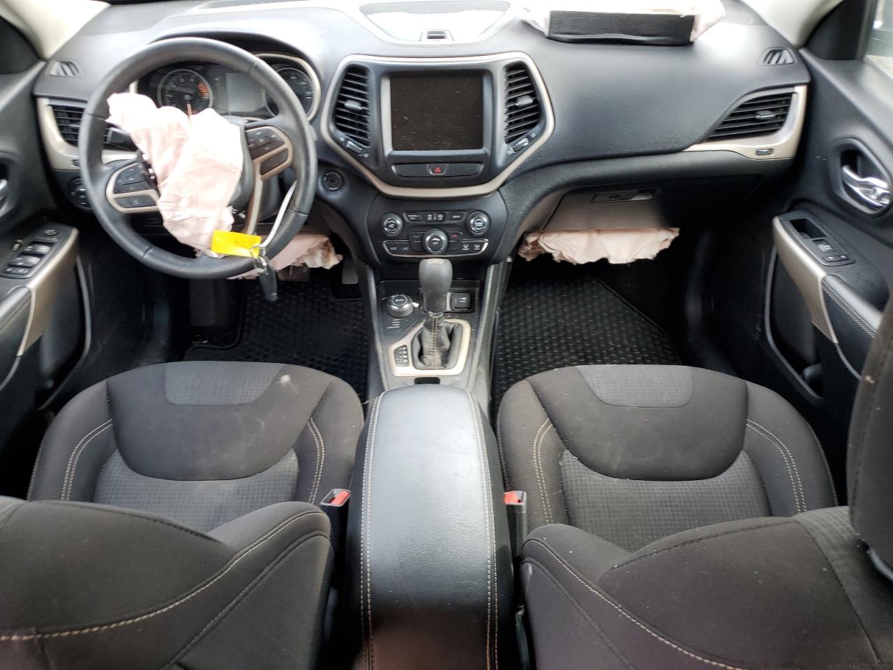 1C4PJMCS3HW655570 2017 Jeep Cherokee Latitude