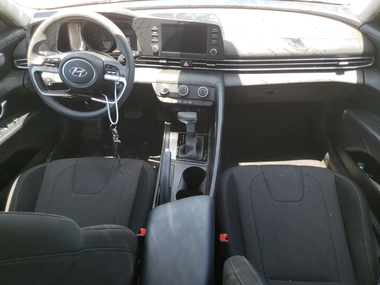 5NPLL4AG6NH073438 2022 Hyundai Elantra Se