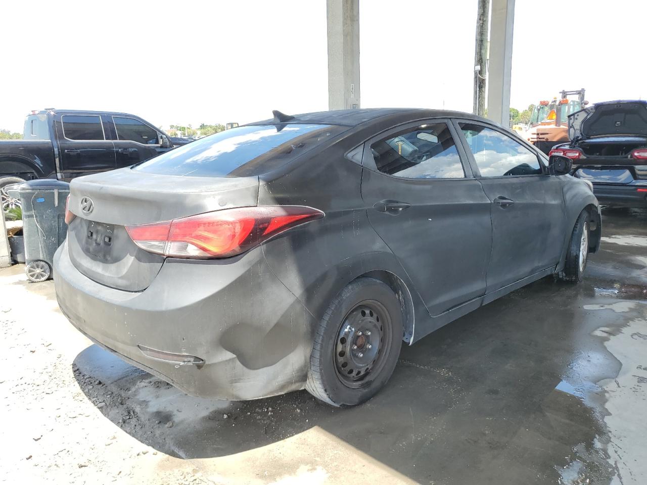 Lot #3027054783 2015 HYUNDAI ELANTRA SE