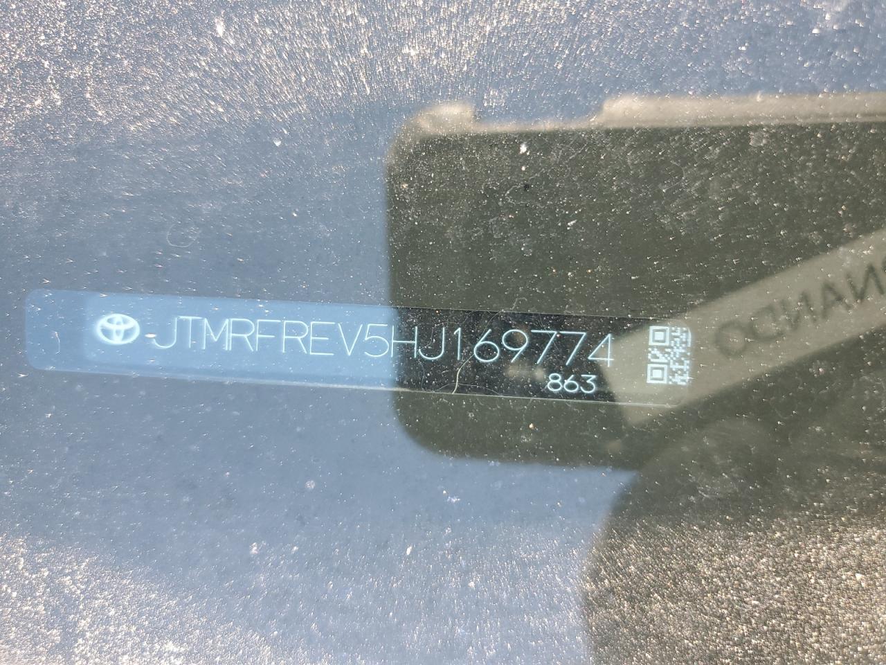 JTMRFREV5HJ169774 2017 Toyota Rav4 Xle