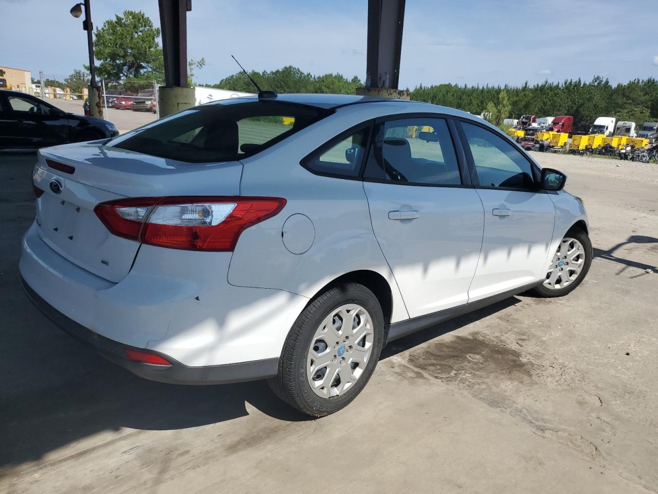 1FAHP3F24CL217598 2012 Ford Focus Se