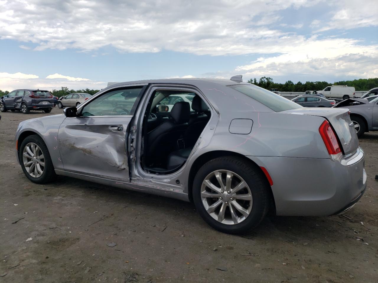 2C3CCAKG8HH565502 2017 Chrysler 300C