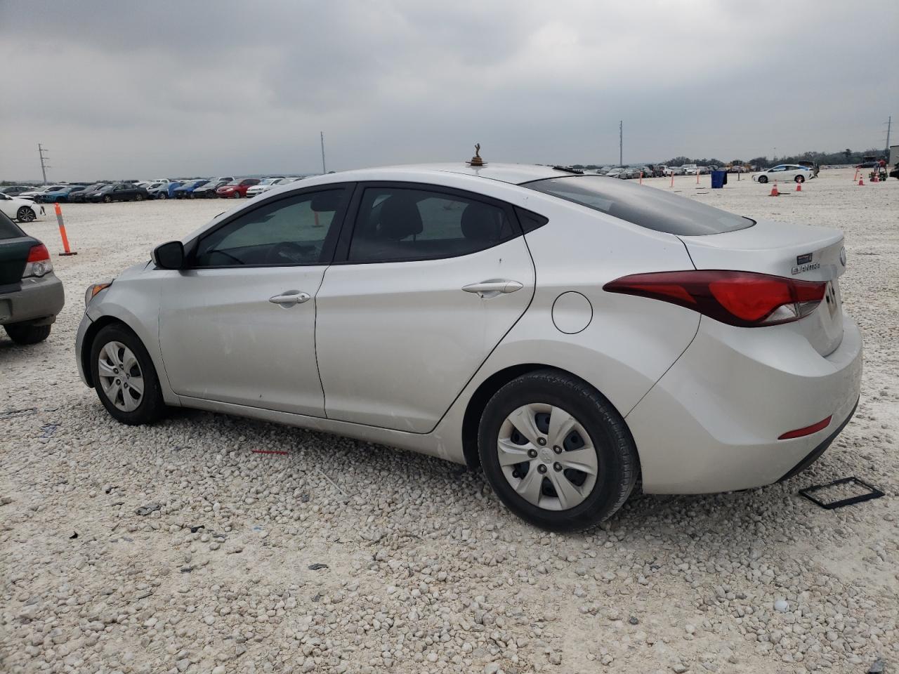 5NPDH4AE7GH763366 2016 Hyundai Elantra Se