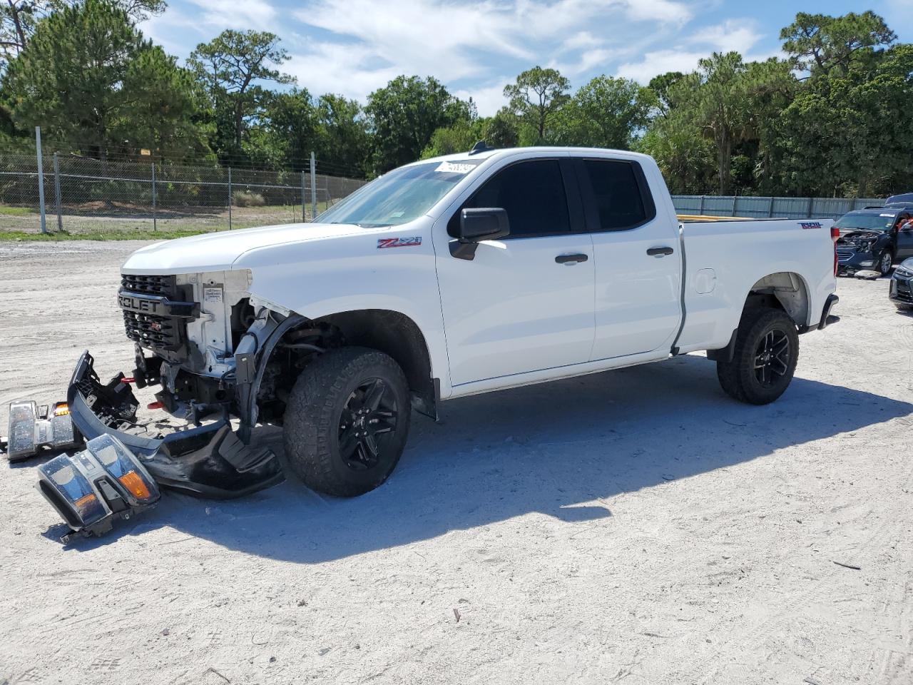 2019 Chevrolet Silverado K1500 Trail Boss Custom vin: 1GCRYCEF1KZ384836