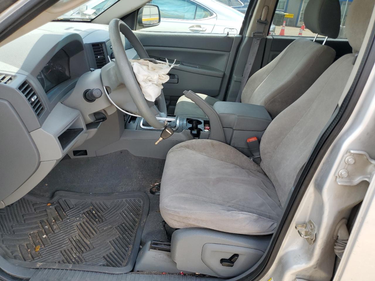 1J4GR48K65C660142 2005 Jeep Grand Cherokee Laredo