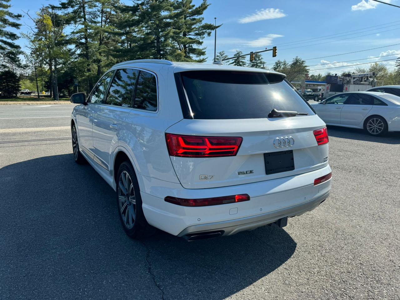 WA1LAAF78HD032455 2017 Audi Q7 Premium Plus