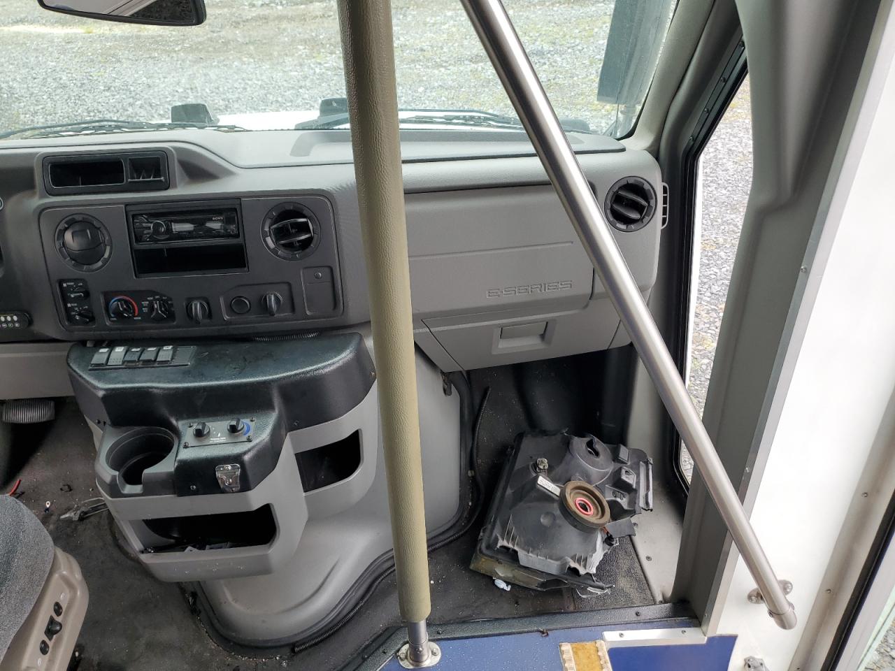 VIN: 1FDFE4FSXGDC41137 2016 FORD ALL Models
