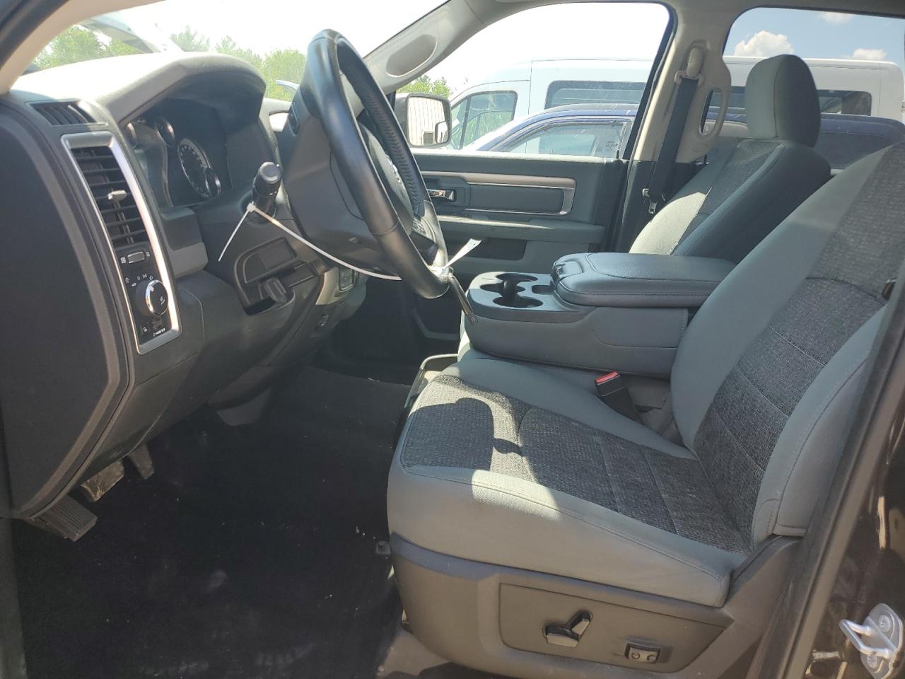 1C6RR7TT5HS652387 2017 Ram 1500 Slt