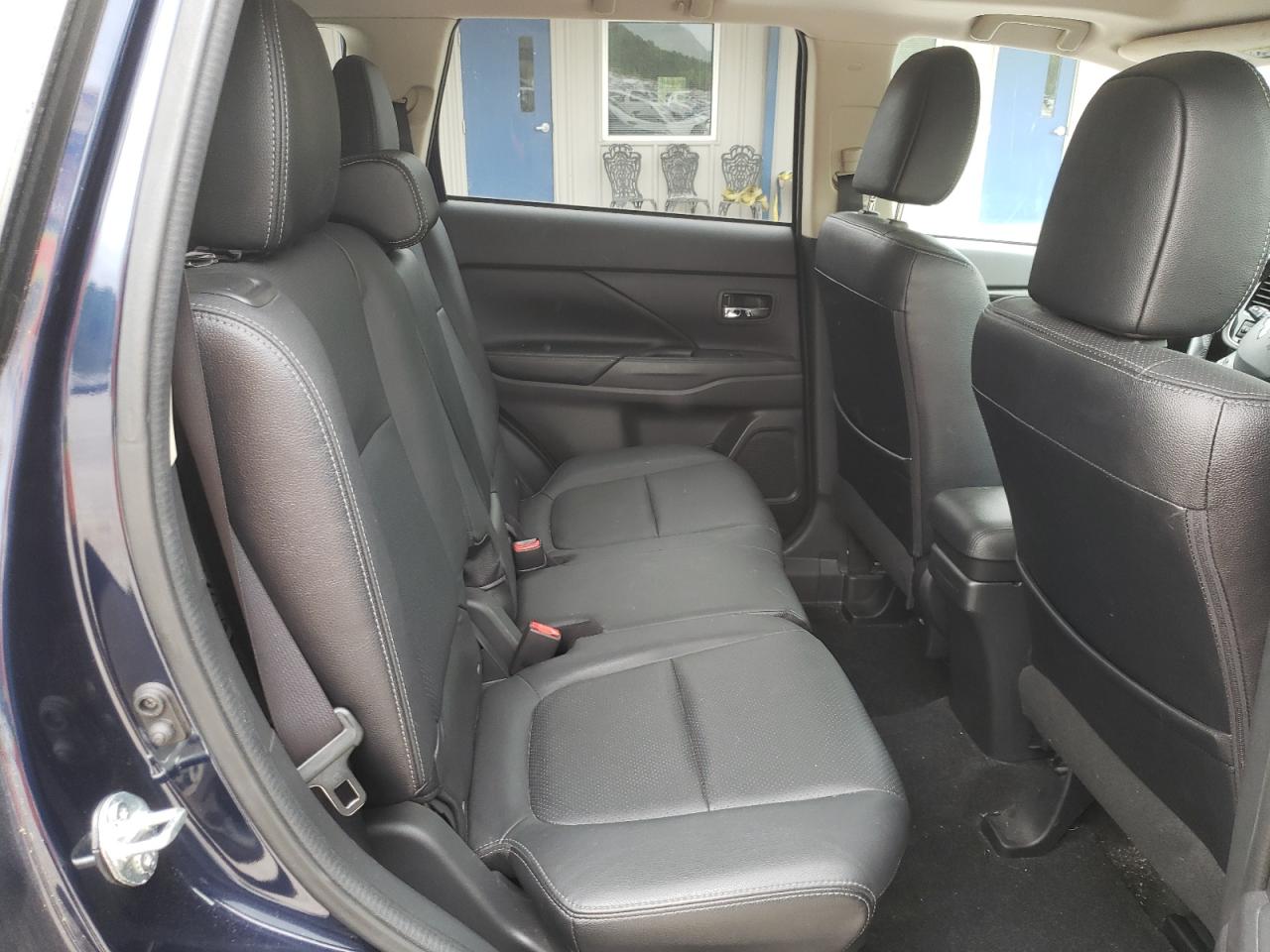 JA4AZ3A36JZ067164 2018 Mitsubishi Outlander Se