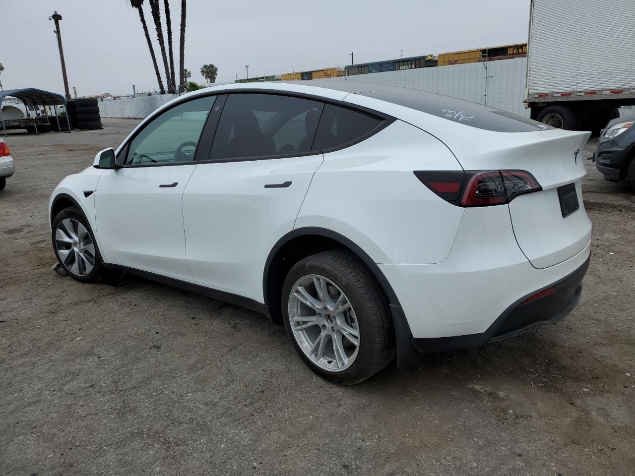 2022 Tesla Model Y vin: 7SAYGDEE1NF524487