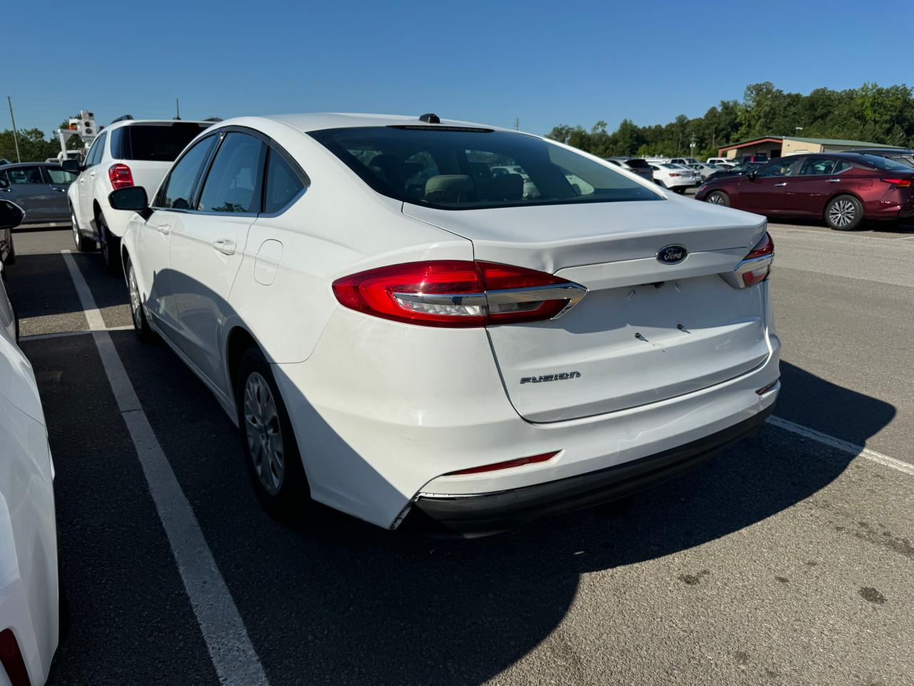 2019 Ford Fusion S vin: 3FA6P0G70KR160073