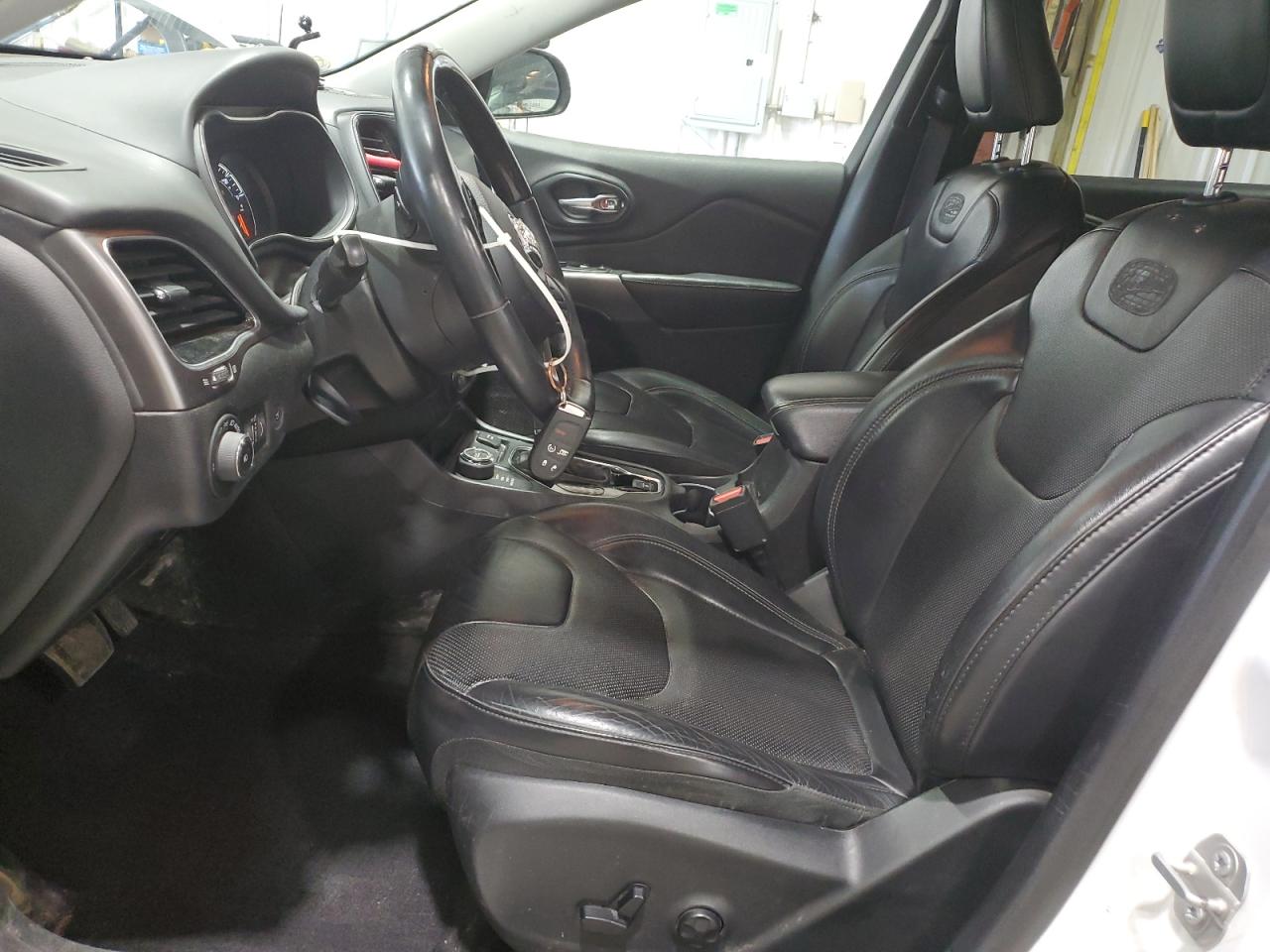 1C4PJMJN6KD116666 2019 Jeep Cherokee Overland