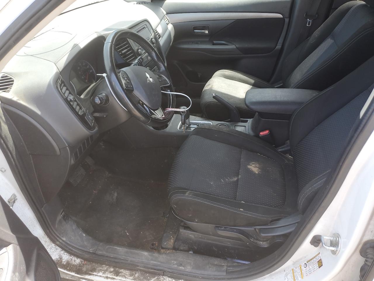 JA4AD2A35GZ000346 2016 Mitsubishi Outlander Es