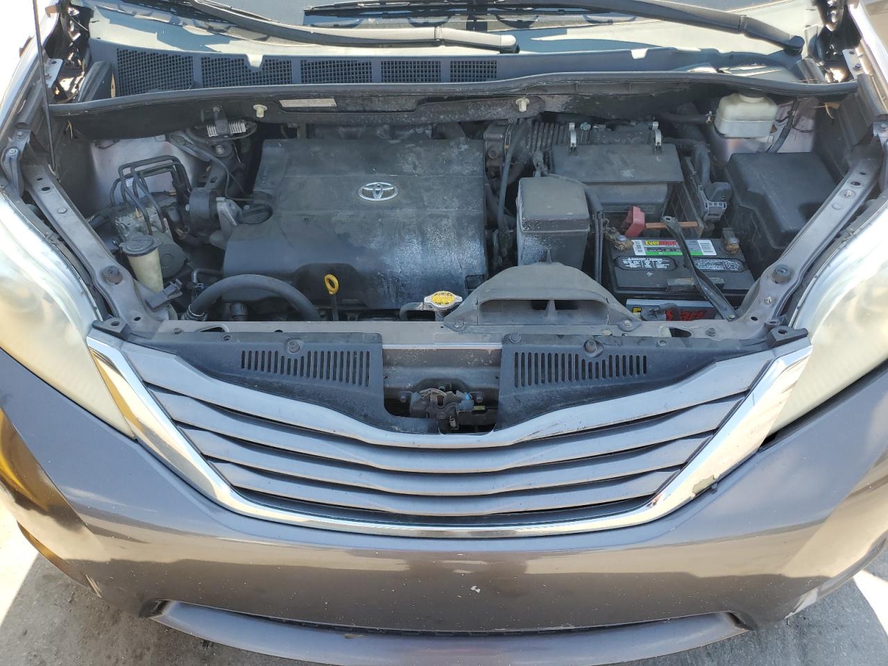 5TDYK3DC6BS072582 2011 Toyota Sienna Xle