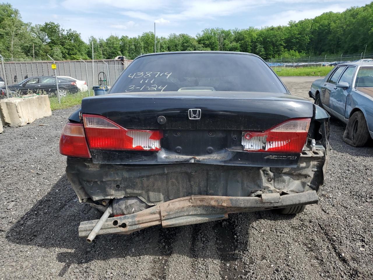 1HGCG6655YA135223 2000 Honda Accord Lx