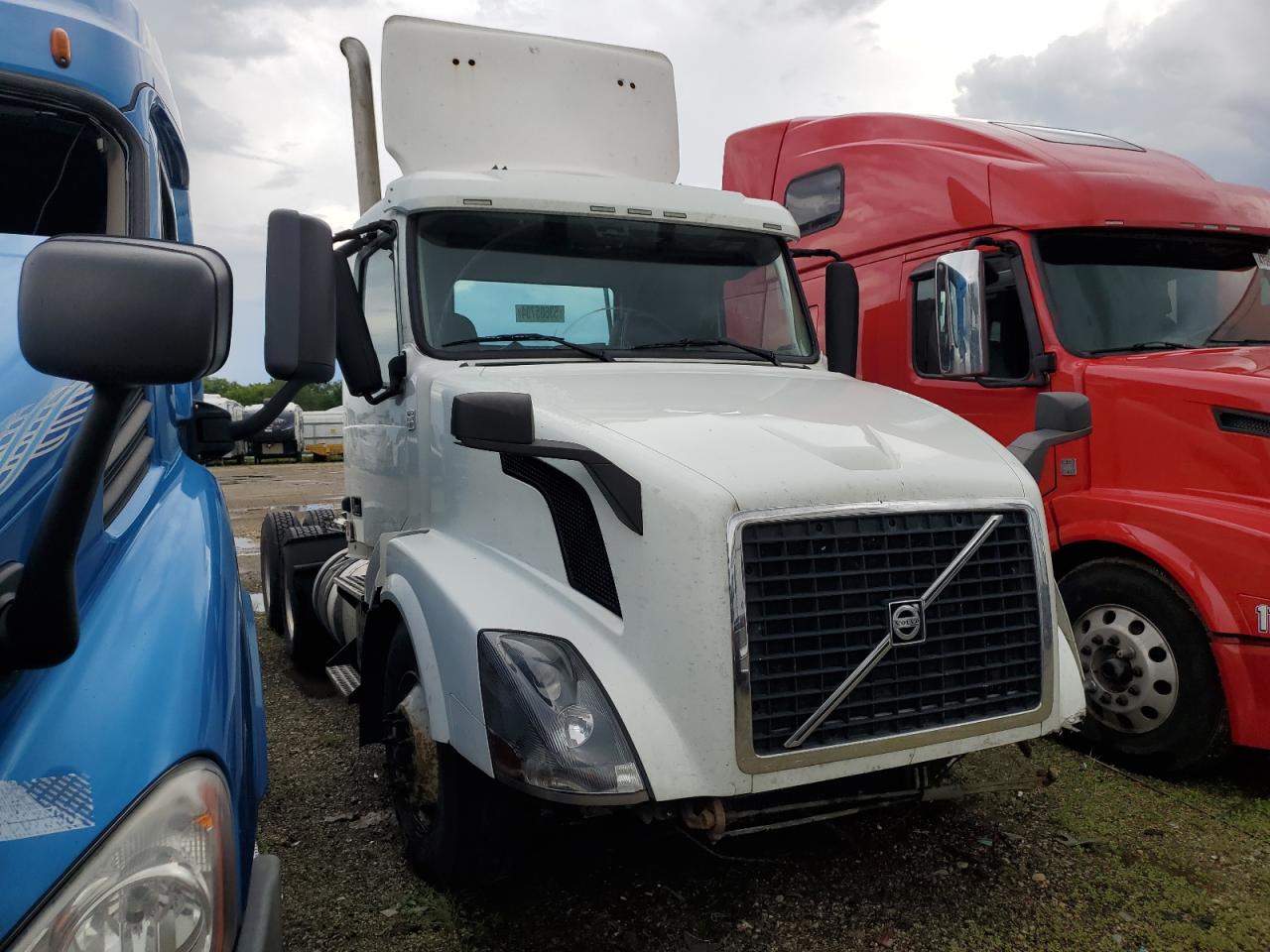 Lot #2940696486 2014 VOLVO VN VNL