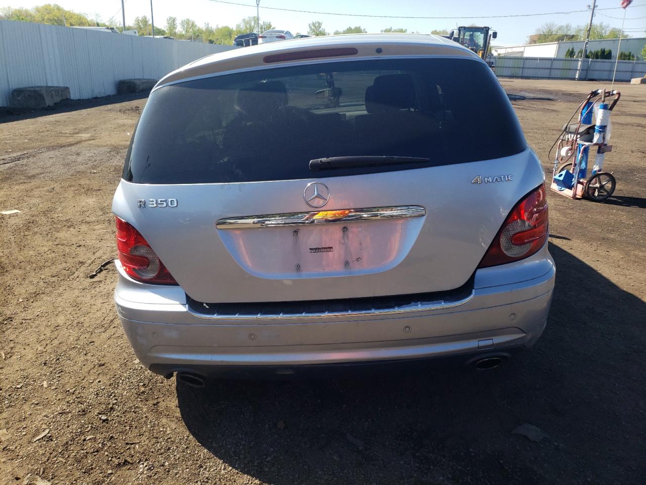 4JGCB65E18A073684 2008 Mercedes-Benz R 350