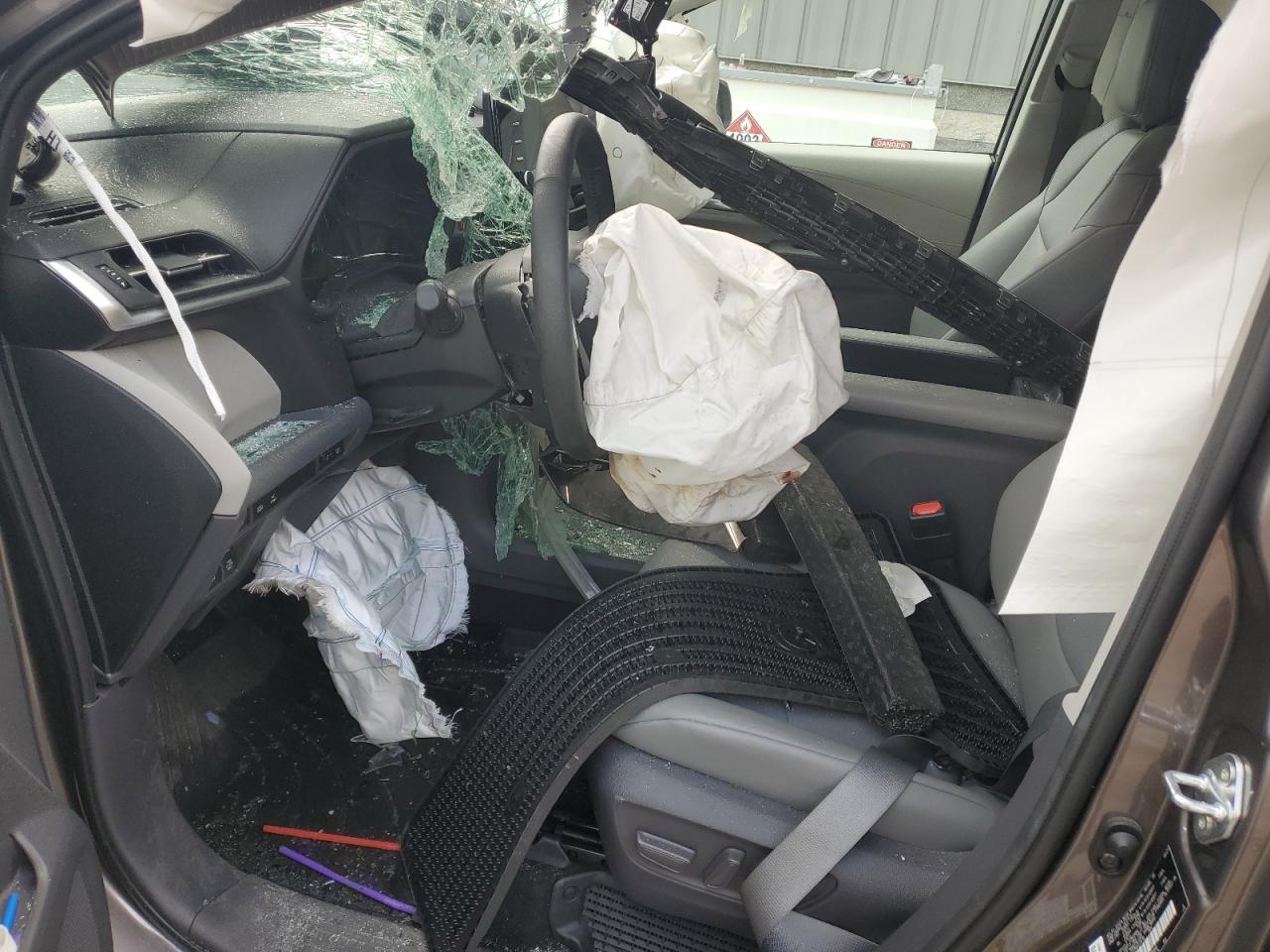 5TDJSKFC0MS023518 2021 Toyota Sienna Xle