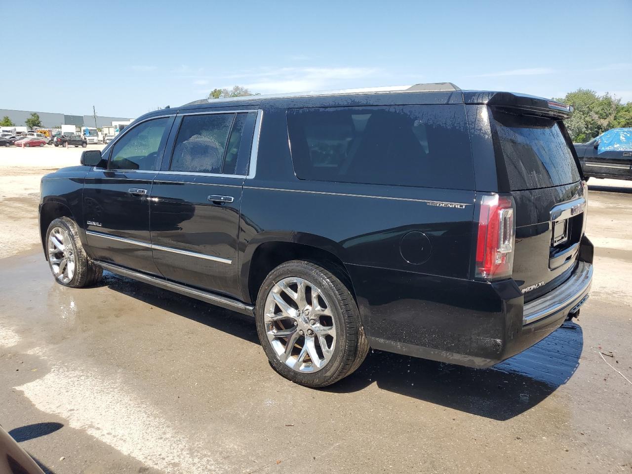 2016 GMC Yukon Xl Denali vin: 1GKS2HKJ0GR374593