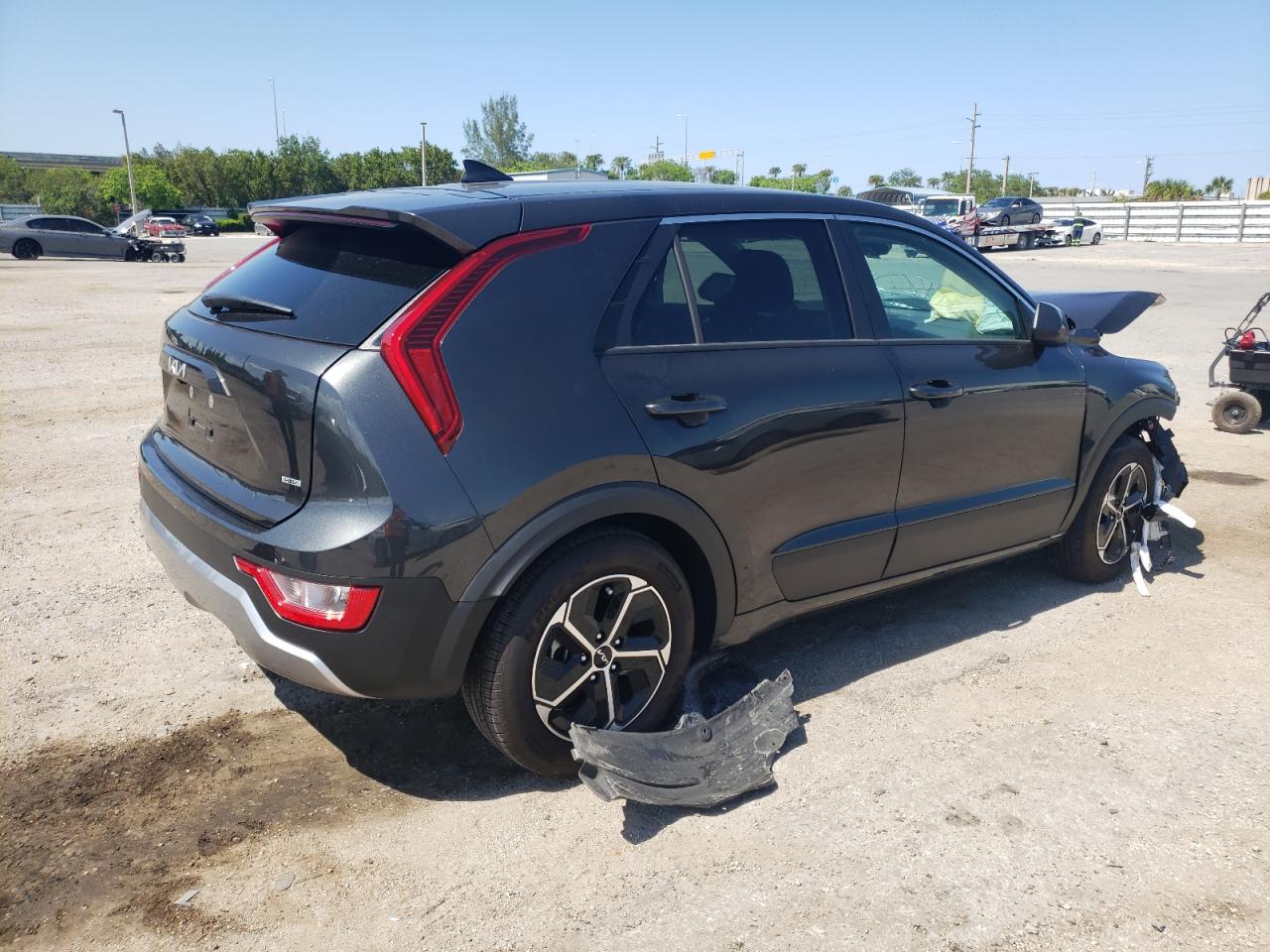 KNDCP3LE0P5057295 2023 Kia Niro Lx