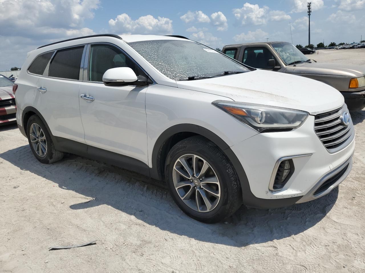 KM8SN4HF9HU196918 2017 Hyundai Santa Fe Se