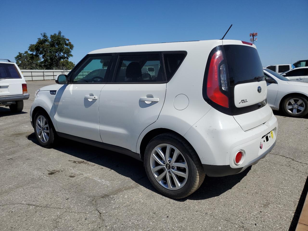 KNDJP3A51J7901558 2018 Kia Soul +