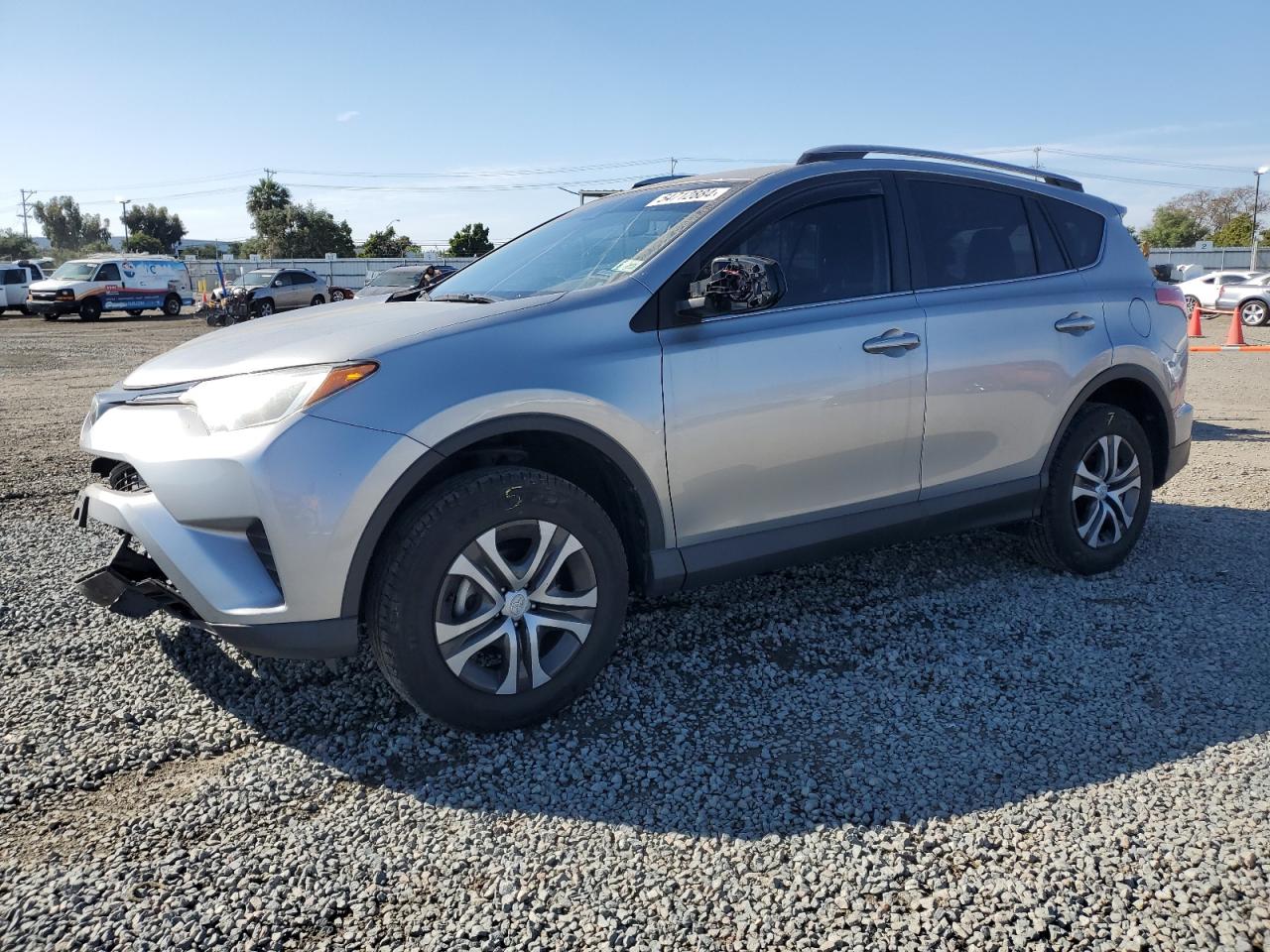 2018 Toyota Rav4 Le vin: JTMZFREV5JJ183695