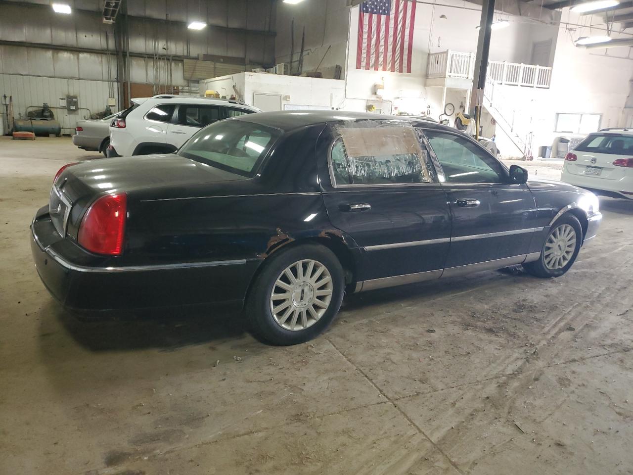 1LNHM81W74Y637057 2004 Lincoln Town Car Executive