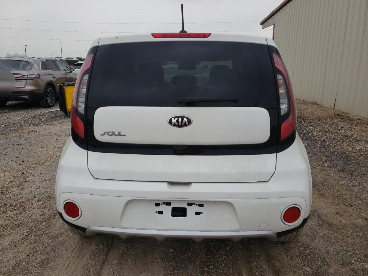 KNDJP3A57J7901435 2018 Kia Soul +