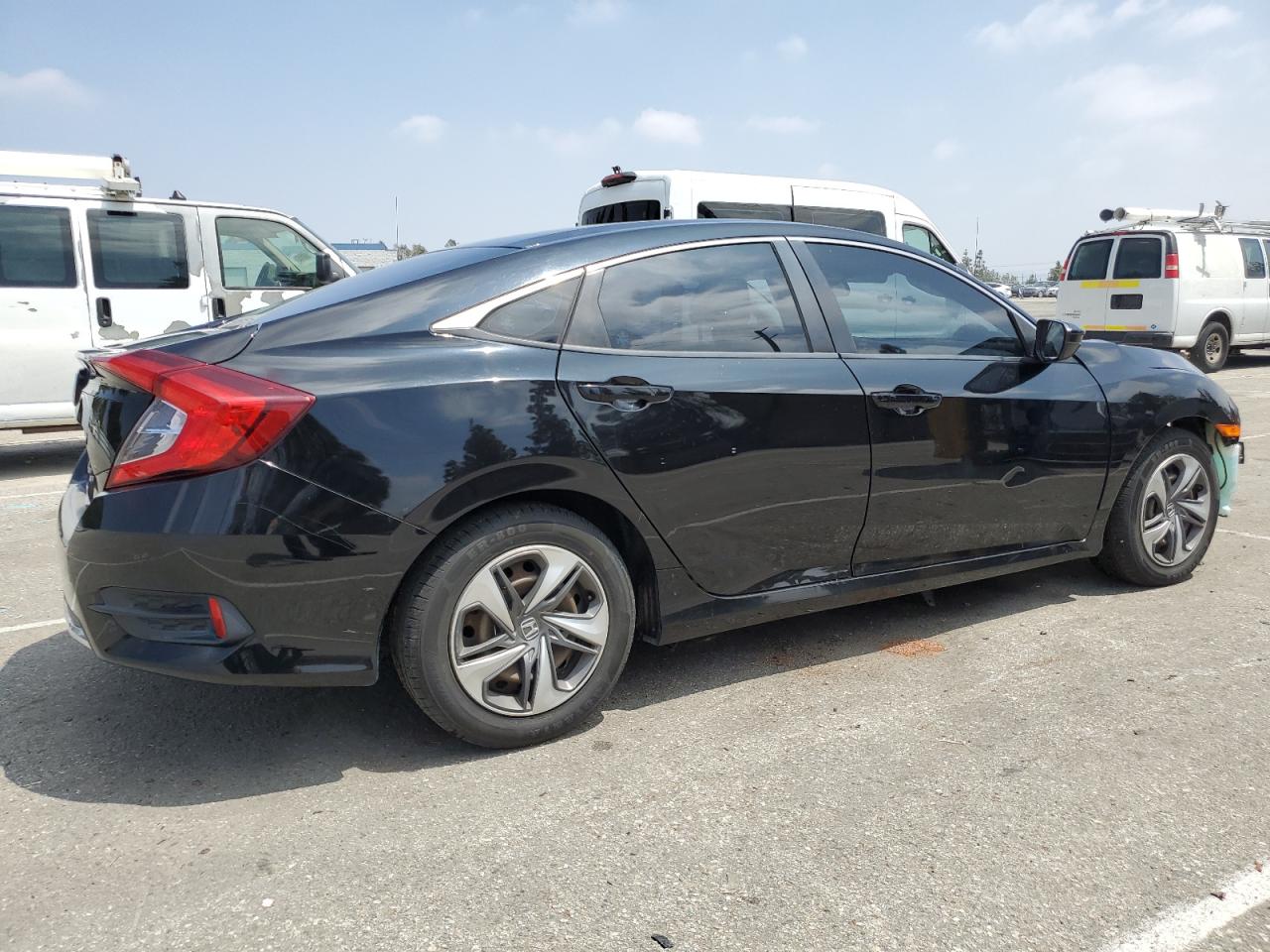 2HGFC2F6XKH555305 2019 Honda Civic Lx