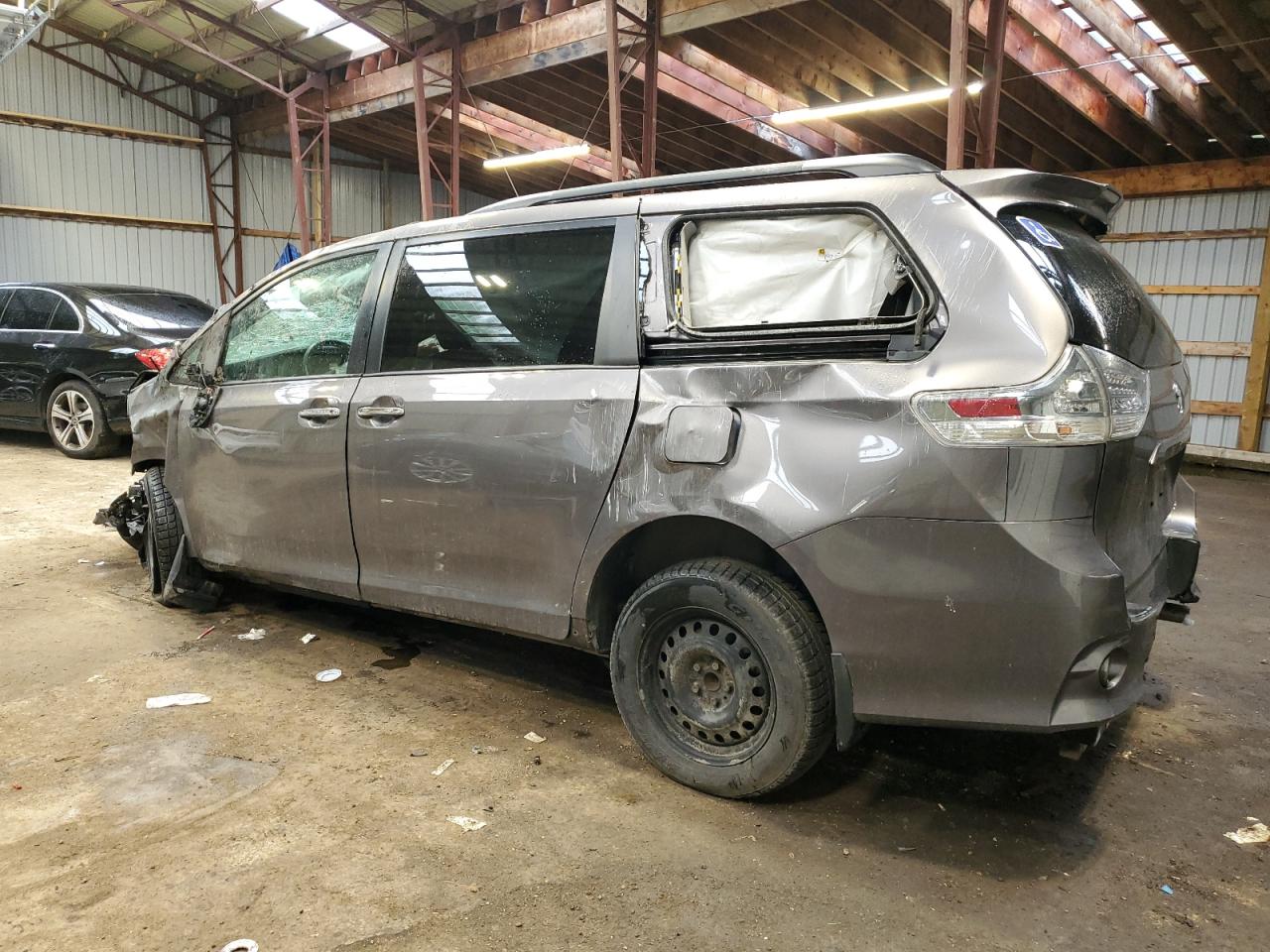 5TDXZ3DC8KS971502 2019 Toyota Sienna Se