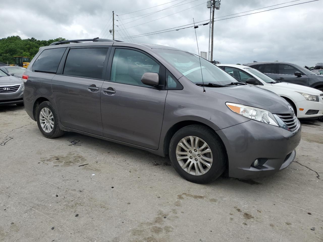 5TDYK3DC8DS339871 2013 Toyota Sienna Xle