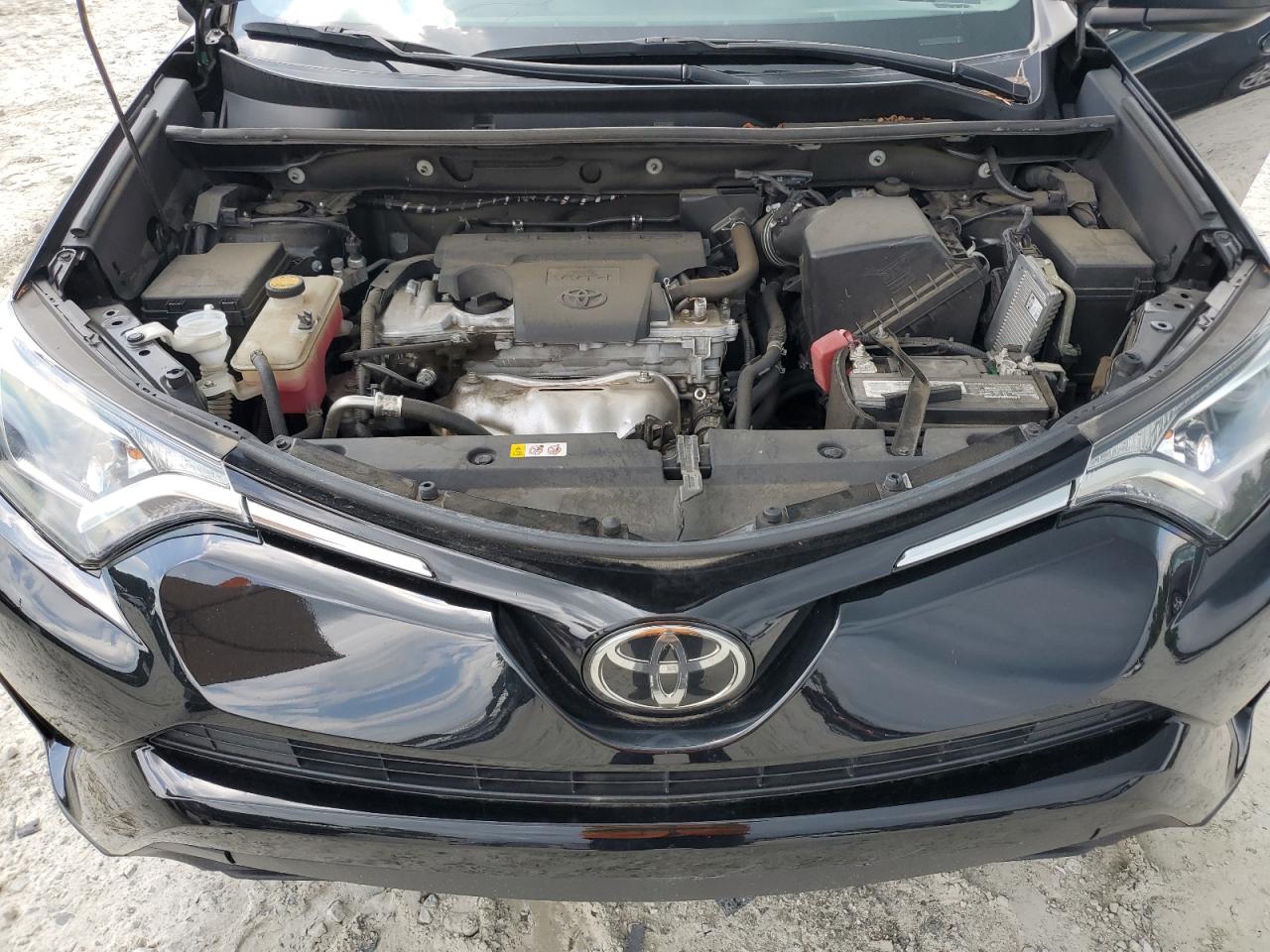 2T3ZFREV7JW497463 2018 Toyota Rav4 Le