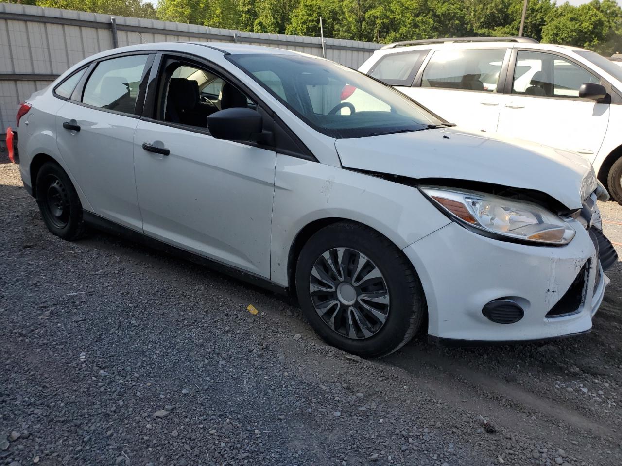 2014 Ford Focus S vin: 1FADP3E20EL337031